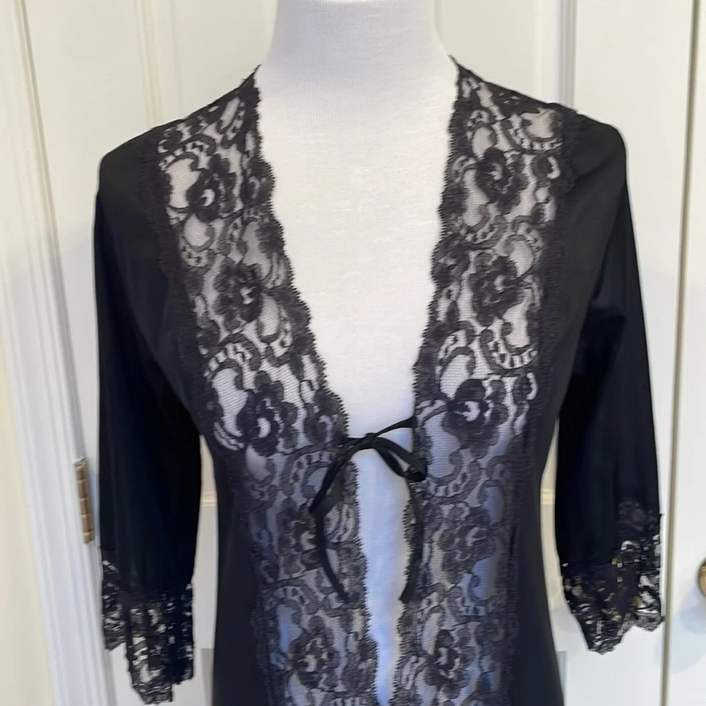 VINTAGE LONG BLACK LACE ROBE - Picture 2 of 8